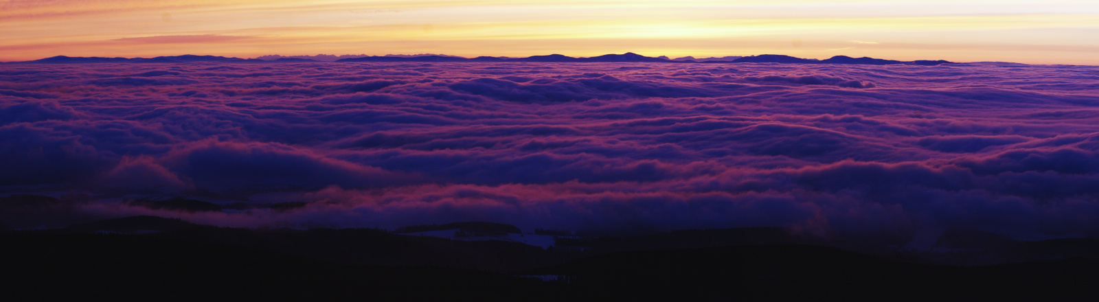 Jedno vánoční ráno na Vysoké holi, v dálce Beskydy