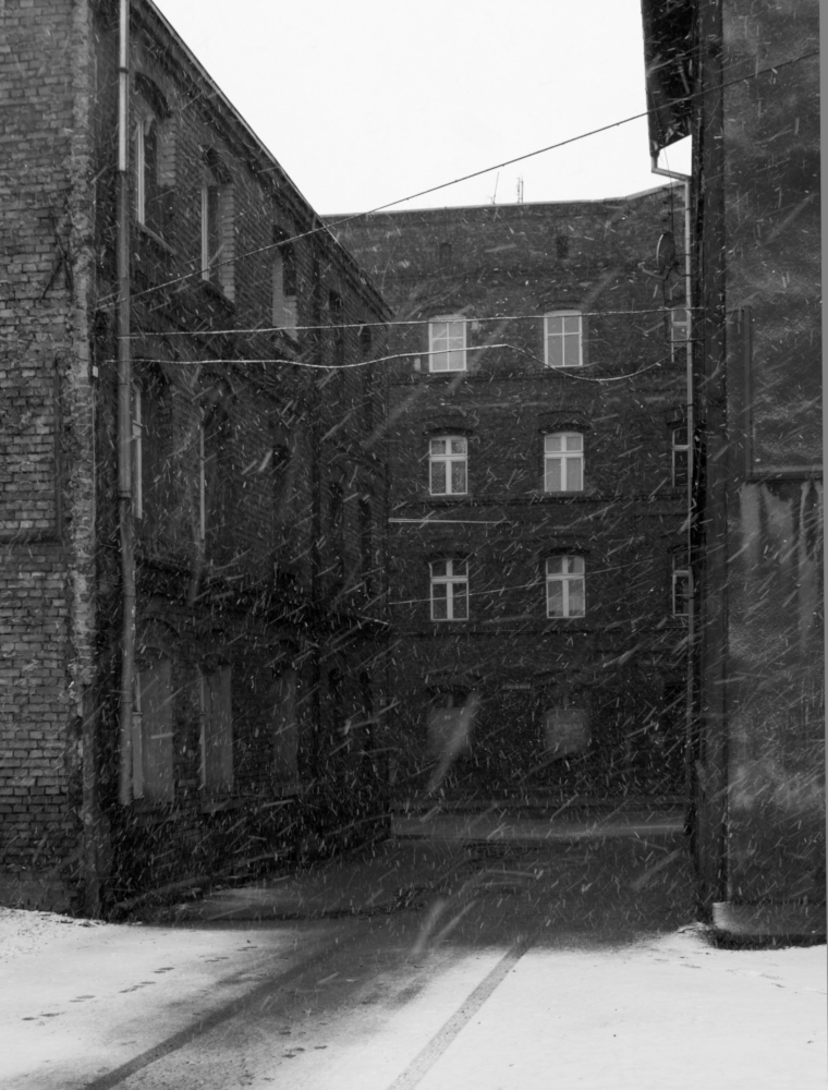 Swietochlowice, Jestli jsem se při focení někdy bál, pak to bylo za bílého dne v této čtvrti. Zima, mokro, zvláštní lidé, nepřátelské pohledy, volně pobíhající psi...