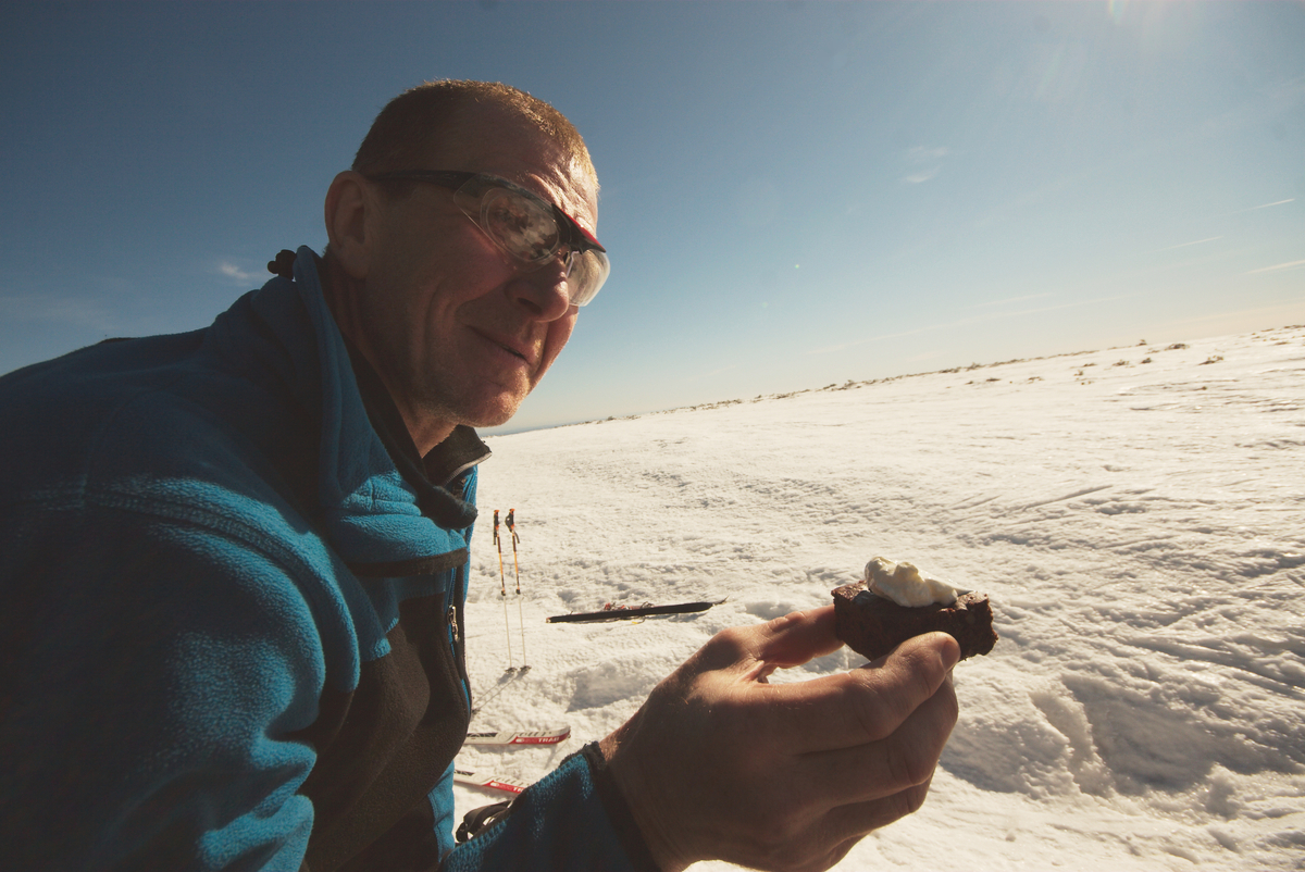 Tohle není AI ani fotomontáž, ale posezení u boudy nad Velkým kolem.