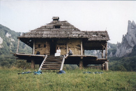 Kouzelná chata, ve které jsme strávili úplňkovou noc.