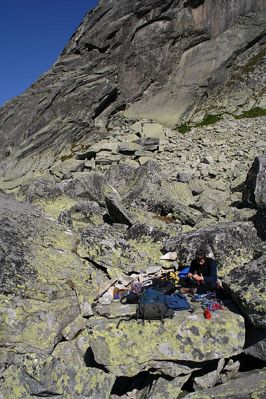 Přímo v posteli třídíme matroš a jdem něco vylézt.