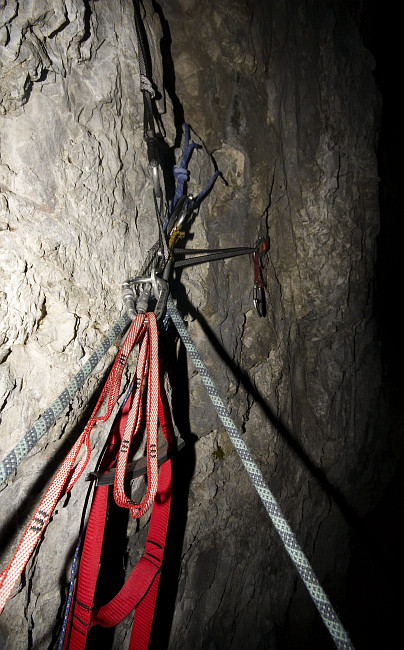 Hrot, hodiny, háček - štand ze tří bodů