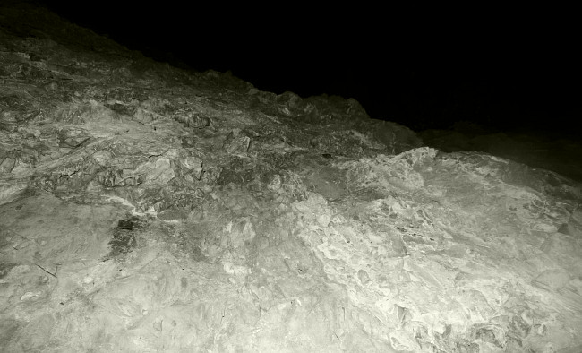 Končíme, uřezané plakety na nýtech, do toho už se nám nechtělo