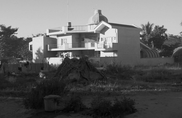 Dům a stan, i takhle se tady bydlí