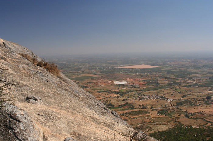 Fotka z horní hrany útesu