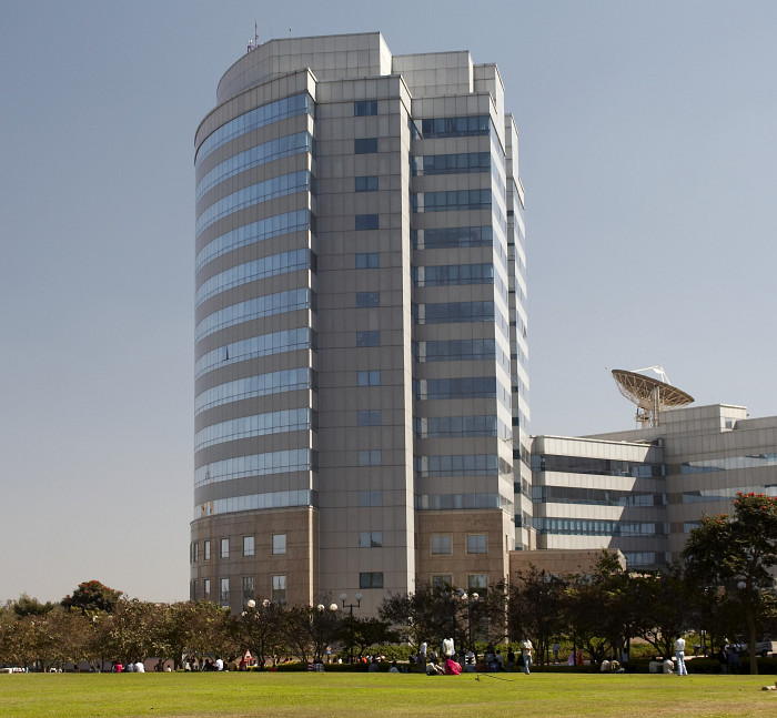 Ještě jednou naše budova - Dicoverer