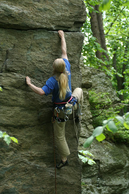Tom leze "Orolínovu hranu"