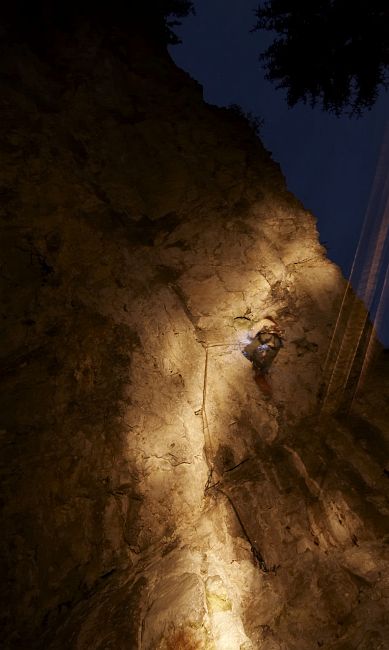 Po rezavých skobkách