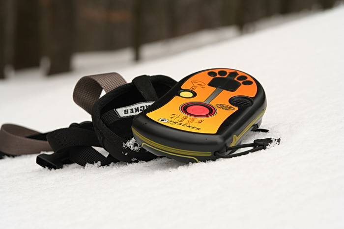 Krabička plná skřítků, kteří umějí hledat lidi a furt u toho pípají.