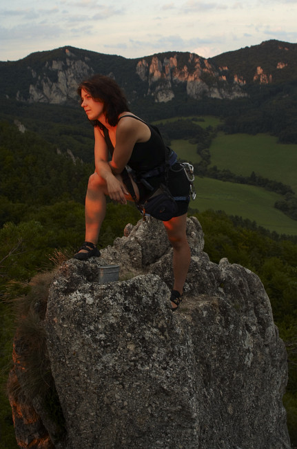 Na věži se zapadajícím sluncem