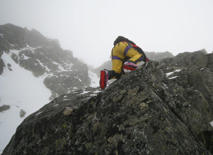 Luboš a drytooling v horní části pilíře.