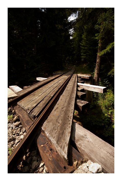 Most z pražců nad první úvraťí