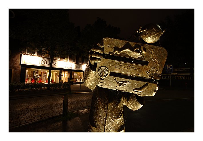 Socha před archeologickým ústavem v Bocholtu