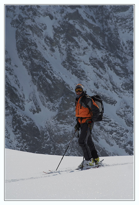 Zobča před stěnou Tupé