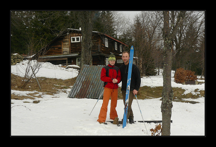 S Gabi a dvoumetrovýma kovovýma lyžema