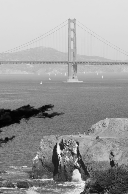 První pohled na most z místa zvaného Lands End