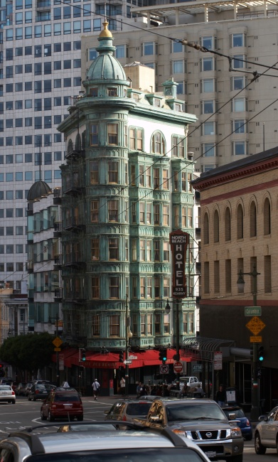 Tenhle barák jsem si zamiloval na první pohled :-)