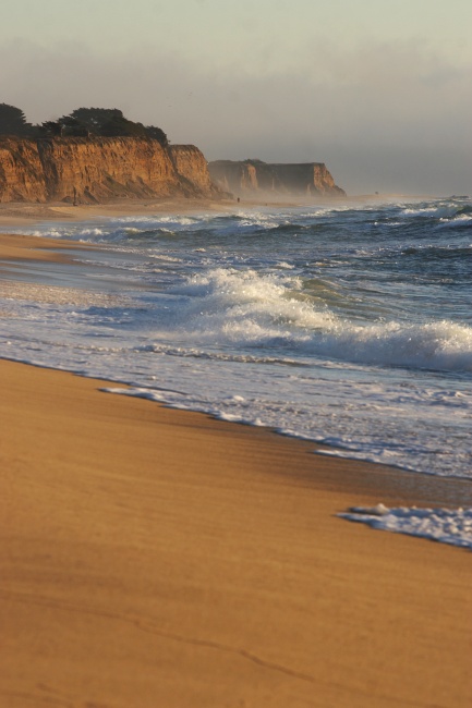 Nekonečná pláž. Šli jsme po ní asi půl hodiny, ale připadalo mi, že se nehýbeme z místa.