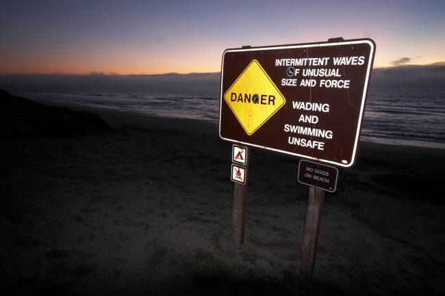 Co jsem si dohledal ve slovníku: Intermittent - přerušovaný, nesouvislý, občasný; wading - brodit se, brouzdat se