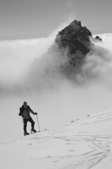 První nádech (pár sekund po vynoření z mlhy a tmy)