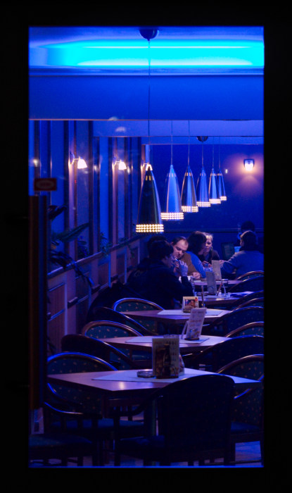 Perspektiva v kavárně cestou pro čtvrtletní šalinkartu