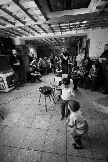 Janek přednáší o pípácích a lavinách pro sraz telemarkistů