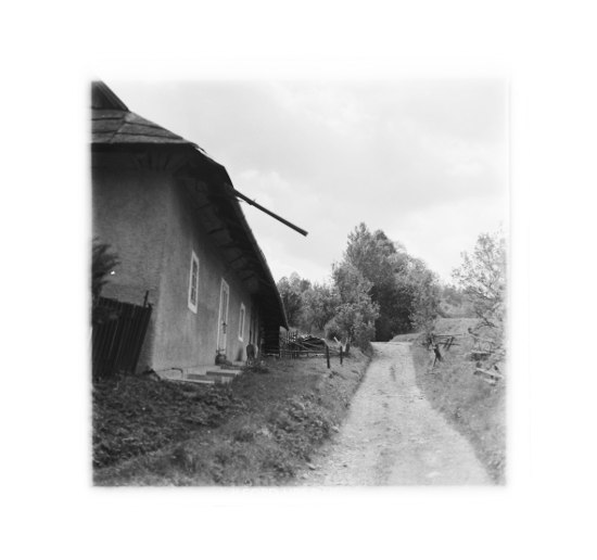 První civilizace po třech dnech putování, vesnička Hronec