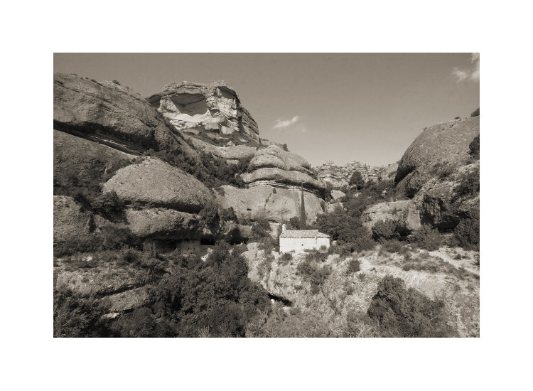 Opuštěná poustevna v pohoří Montsant