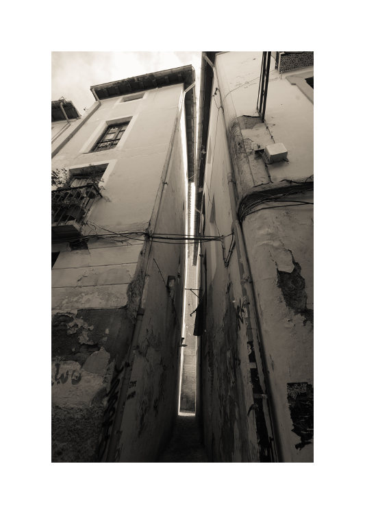 Stínadla ve čtvrti Albacin v Granadě