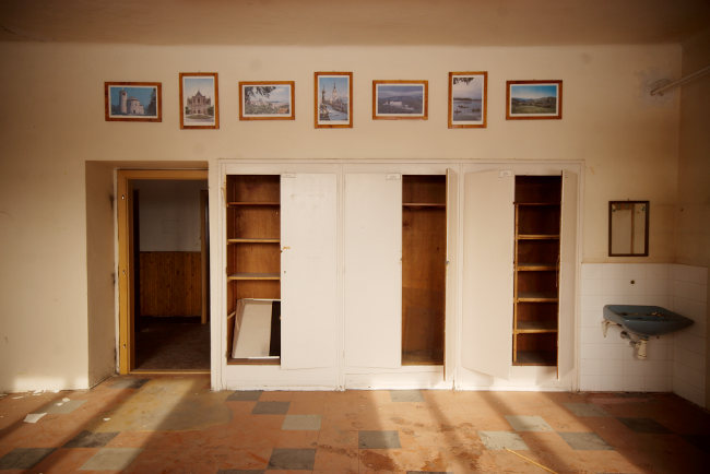 V hlavní budově kasáren