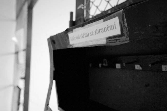 Jeden z mnoha skladů zbraní