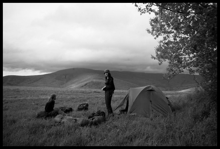 Nová hora - krásné místo na spaní, i s ohništěm a rozcestníkem.