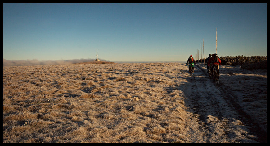 Na hřebeni jsem potkal jen tři lidi - cyklisty od nás z okolí Třince. 
