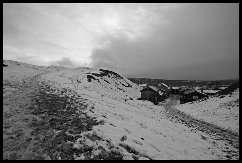 Haldy a zapadlé domky, to je moje.