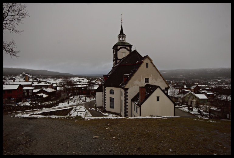 Prý jeden ze čtyř největších kostelů v Norsku.