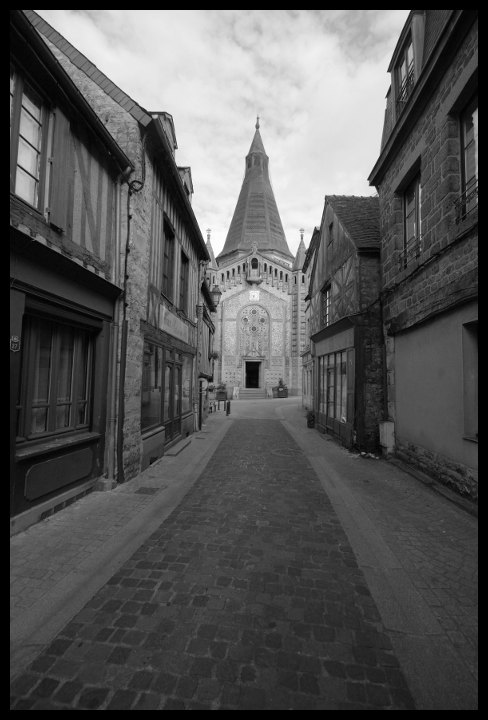 Domfront, kostel Sv. Juliána