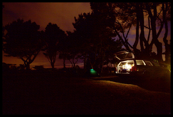 Večerní klasika, po dvou letech zase bydlíme delší dobu ve stanu