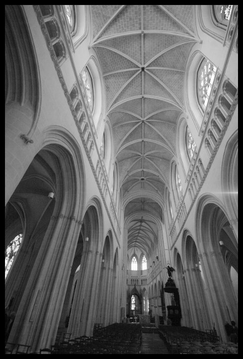 V Quimperu je katedrála do zatáčky