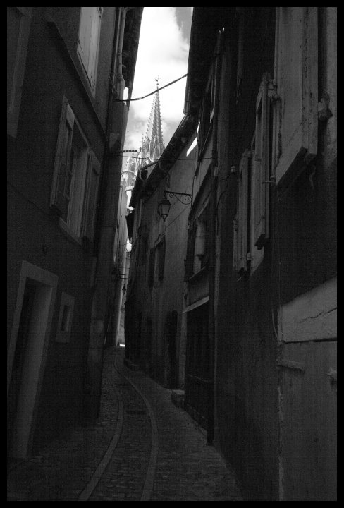 Tady auto neprojede. Mende.