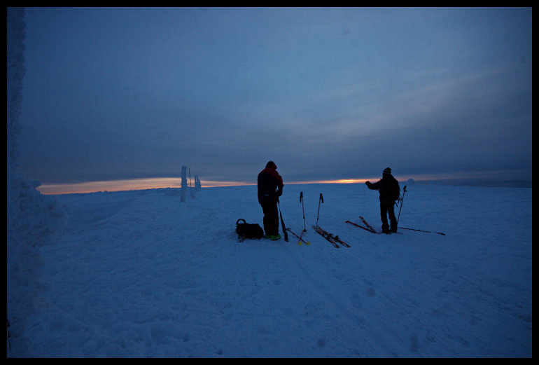 Poslední slepování pásů a pak několikakilometrový sjezd údolím Divoké Desné