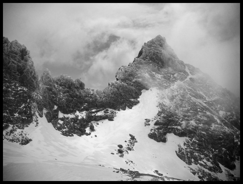 Po první vynášce. První a poslední výhled na Kopky z okna chaty. Zbytek týdne už bylo vidět jen bílou mlhu.