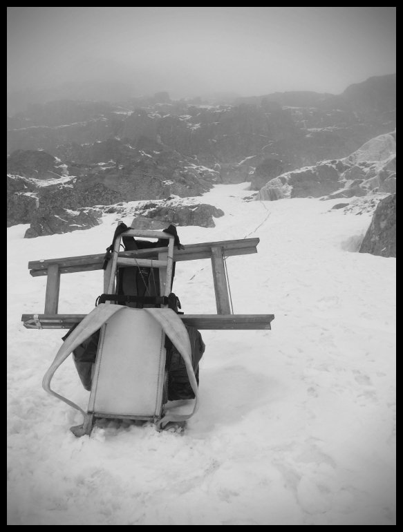 Pod rampou. Další odpočinek bude až nahoře nad lanama.