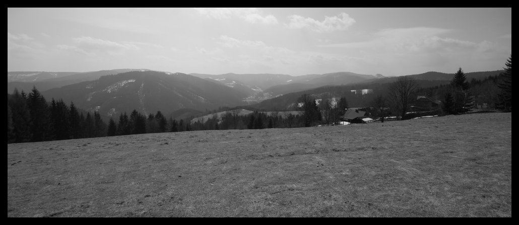 Kamenitý nesmíme vynechat, výhled na Lomnou a Mionši, sluníčko, kotel česnečky