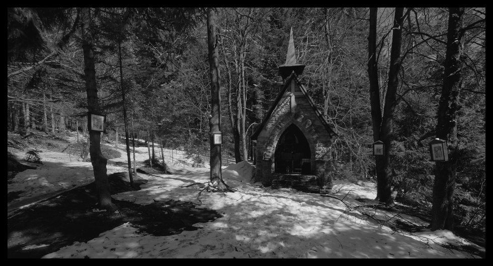 Náš cíl, lesní kaplička na Bílém kříži