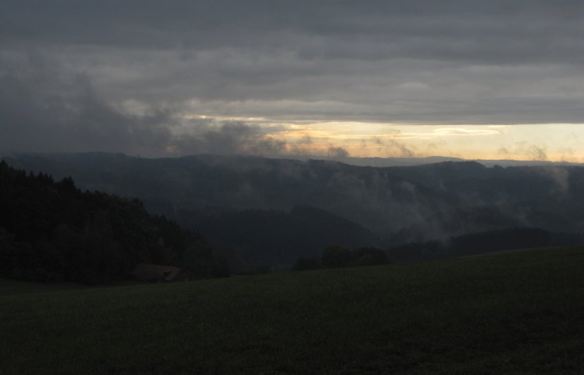 Po dvou hodinách hustého deště se v dálce "blýská" na lepší časy