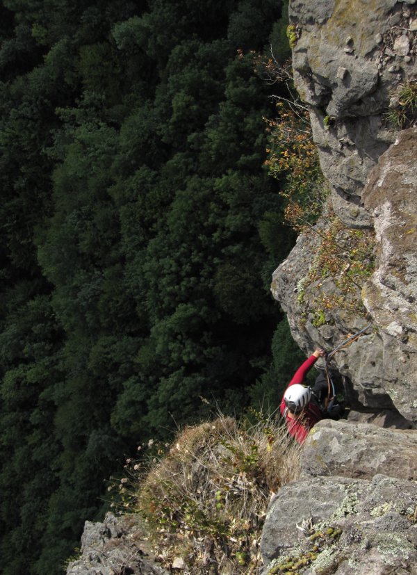 Dalších sto metrů lezení máme za sebou (pod sebou)