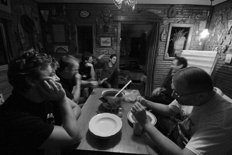 Linda: "A tak jsme ich bili". Míra baští.