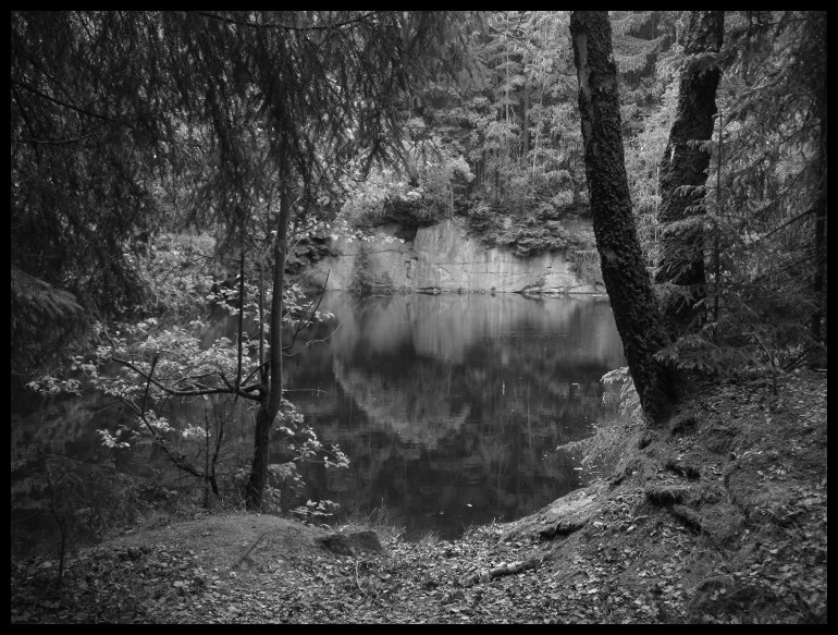 Zatopený lom někde v lesích kolem Svratky