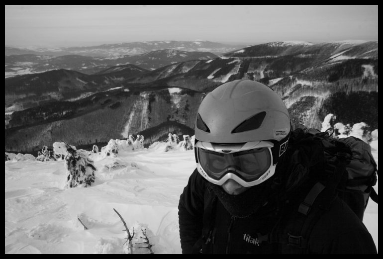 No na mě nekoukej, já ze to nemůžu, že se na tom sněhu nedá lyžovat