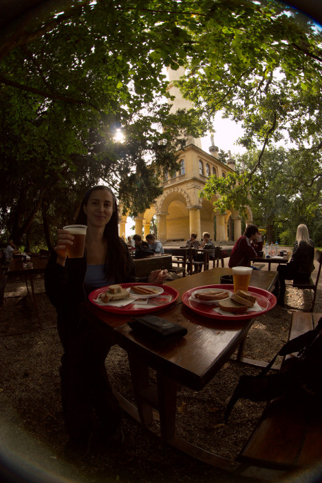 Pohoda pod Minaretem - pivo, párek a spící Matýsek